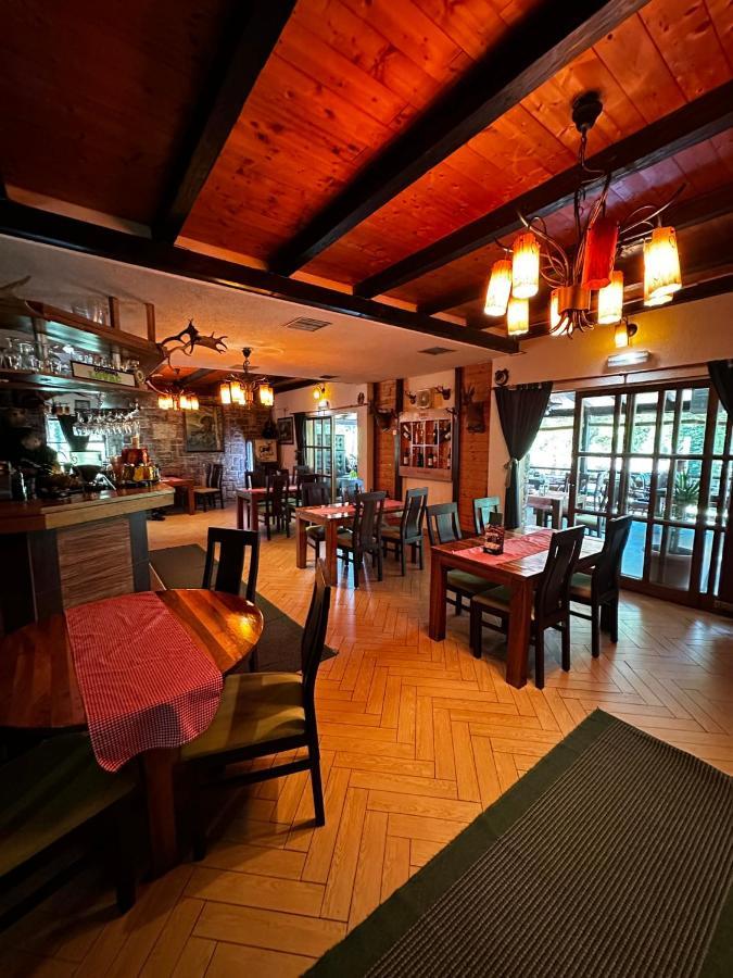 Готель Prenociste/Restoran Lovac Біхач Екстер'єр фото